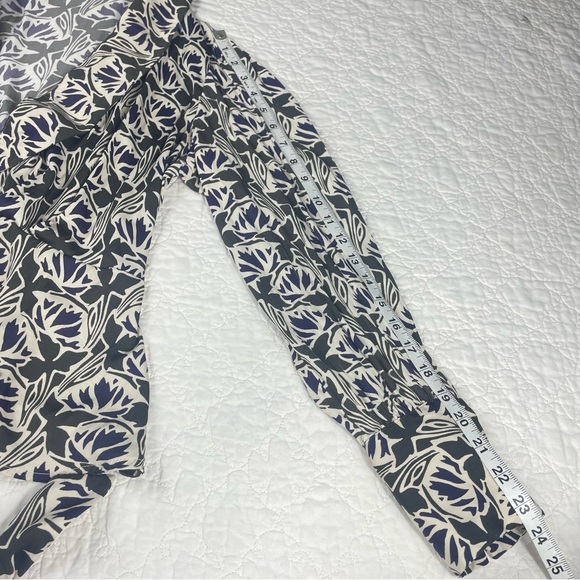 š„Banana Republic Silky Satin Tie Wrap Blouse Women Size S - Picture 13 of 14